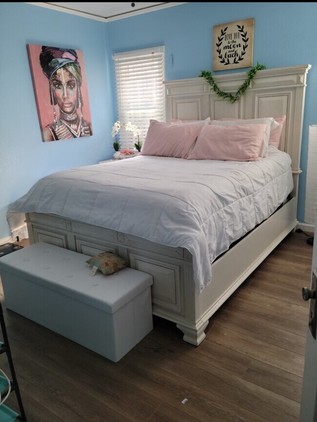 Building Photo - 7823 S Denker Ave