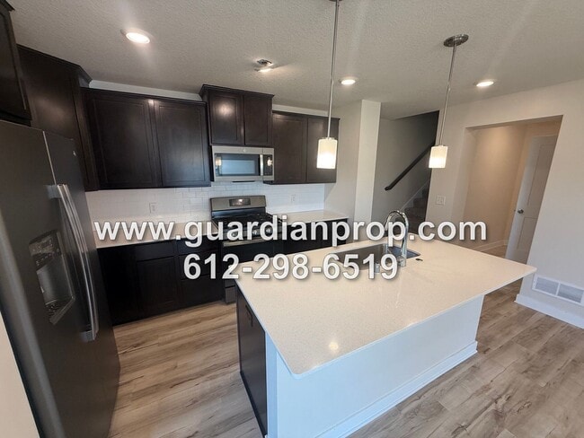 Building Photo - End Unit Townhouse Available Now, Open Floor Plan, Loft Area, Large Primary Suite, Side Patio, Pool
