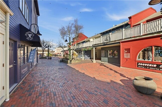 Building Photo - 216 Goddard Row