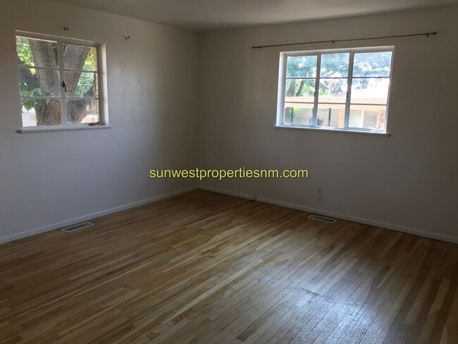 Building Photo - 3 Bedroom, 2 Bath, Fireplace and Fenced Ba...