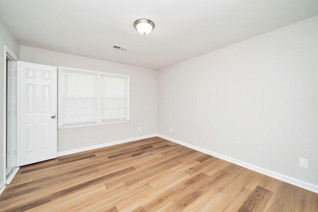 Building Photo - Bright, Updated & Ready for You – 3BR Home...