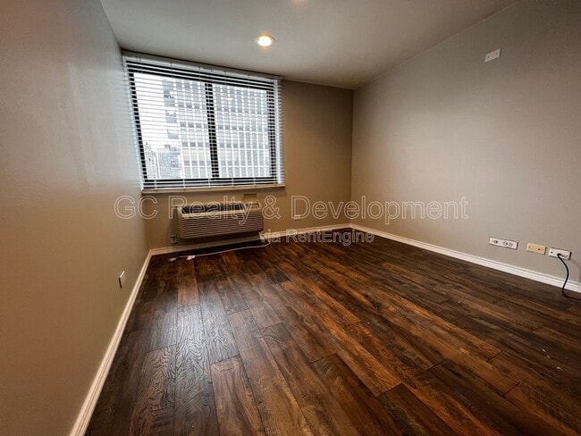 Building Photo - 1221 N Dearborn St