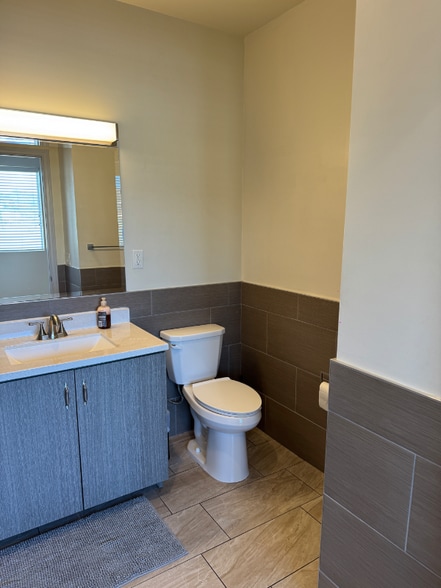 Building Photo - 953 Normandie Ave