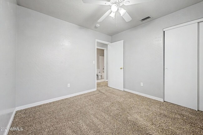 Building Photo - 905 E Potter Dr