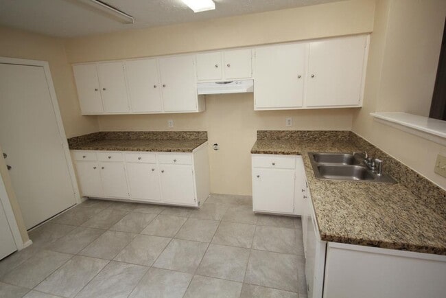 Building Photo - 24002 Silversmith Ln