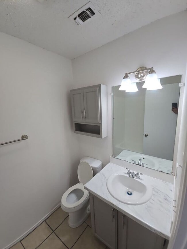 Building Photo - **Updated 2 Bed Home with Covered Carport ...