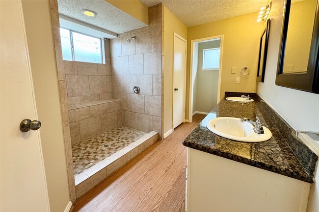 Building Photo - 3511 Palm Grove Dr