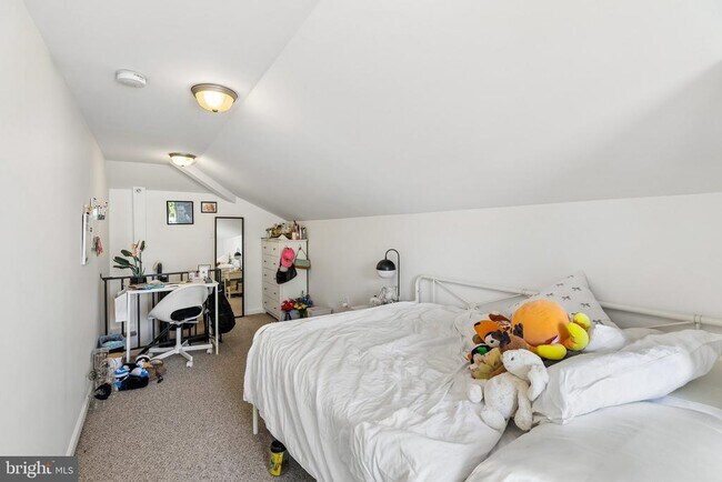 Building Photo - 303 S 11th St