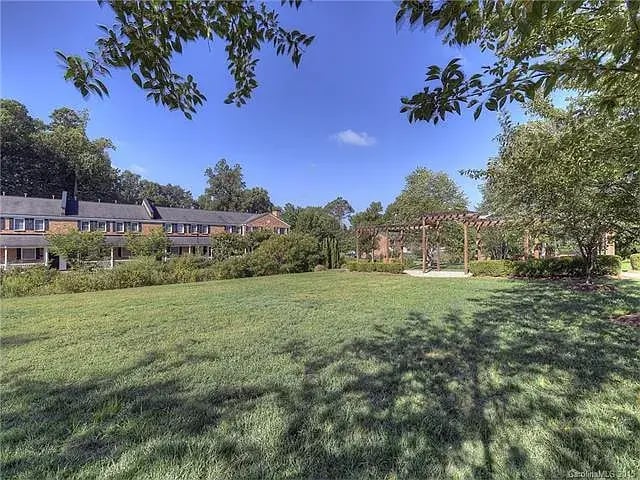 Community Space - 1215 Green Oaks Ln