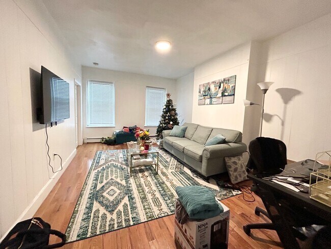 Building Photo - All Utilities Included, Eat-in Kitchen, Laundry on a Site