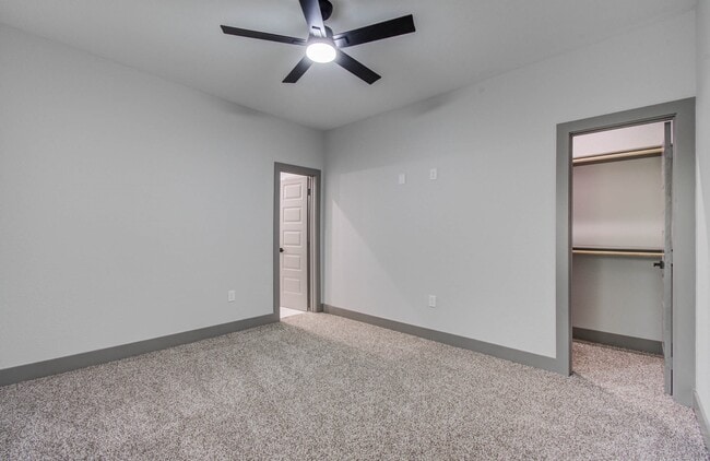 Building Photo - 1065 South Ln