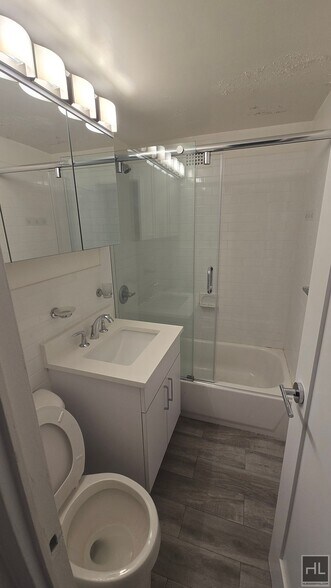 Building Photo - 3rd Ave & E 16th St. Modern 1-Bedroom Apt ...