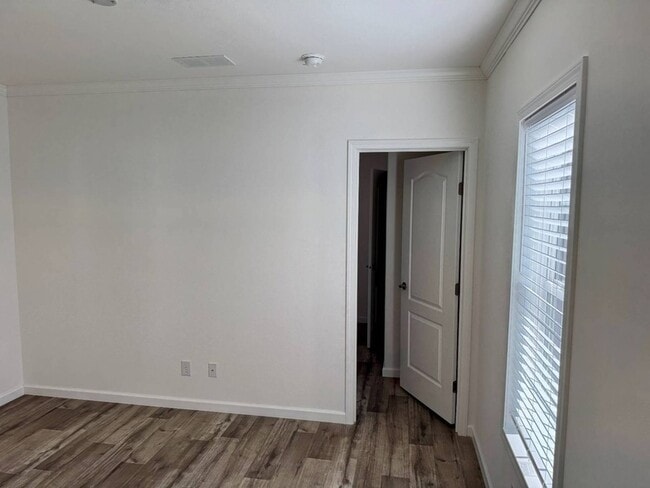 Building Photo - 887 E Colonial Cir