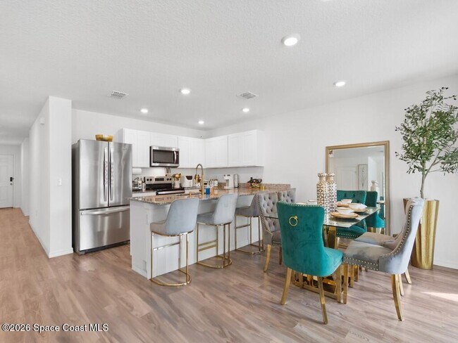 Building Photo - 496 Vanguard St SE