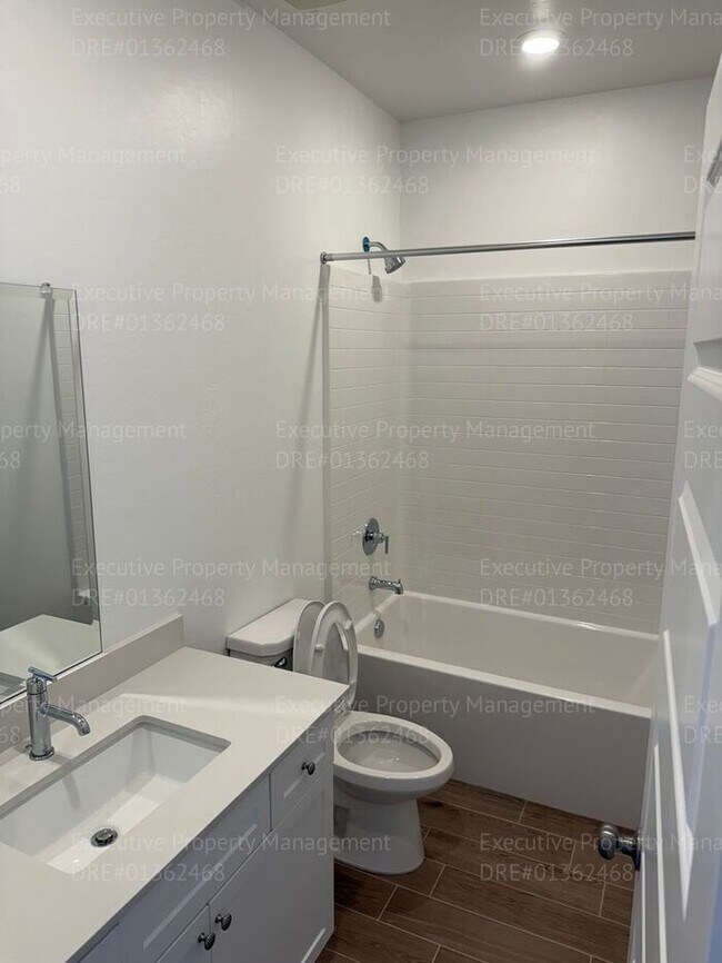 Building Photo - Newly constructed 3 bedroom/ 3 bathroom ho...