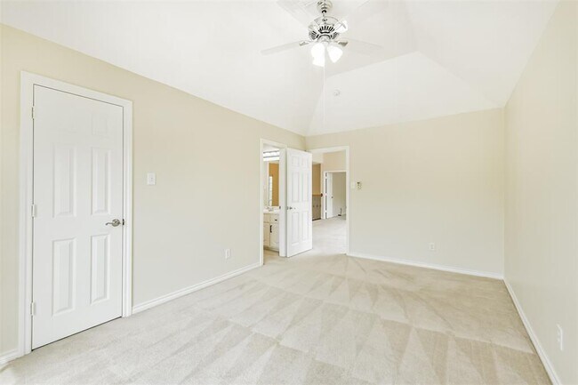 Building Photo - 11918 Mariposa Canyon Dr