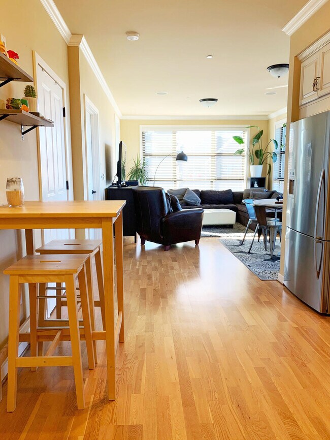 Building Photo - The Dakota Condominiums - 1 bedroom