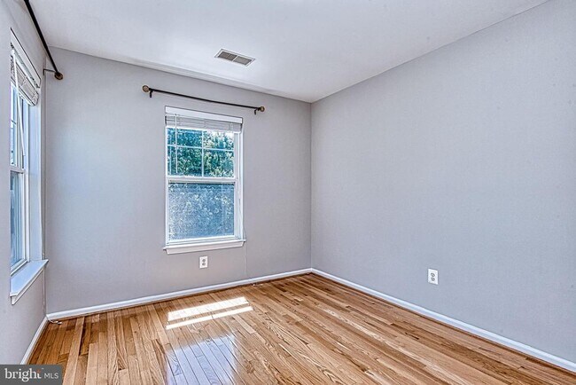 Building Photo - 13416 Burrough Farm Dr