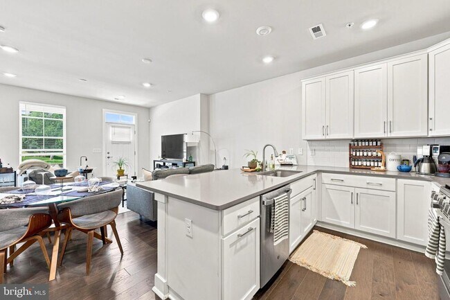 Building Photo - 4818 Franklin Cir