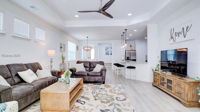 Building Photo - 125 Parrot Ave