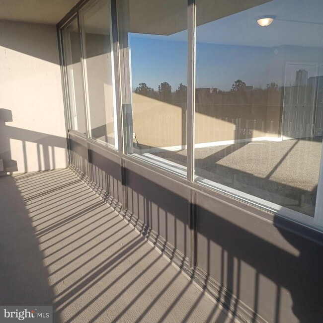 Building Photo - 3705 S George Mason Dr