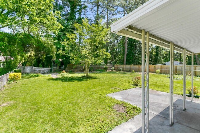 Building Photo - 208 Longhill Rd