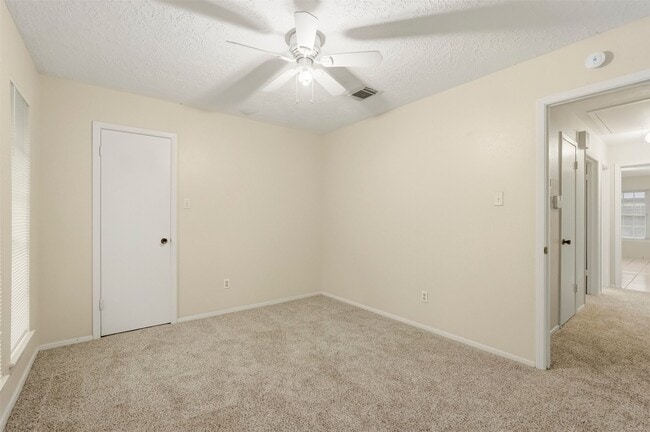 Building Photo - 423 Pickford Dr