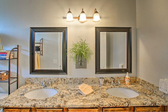 Building Photo - 8109 East Vía Sonrisa-SI ID1385972P