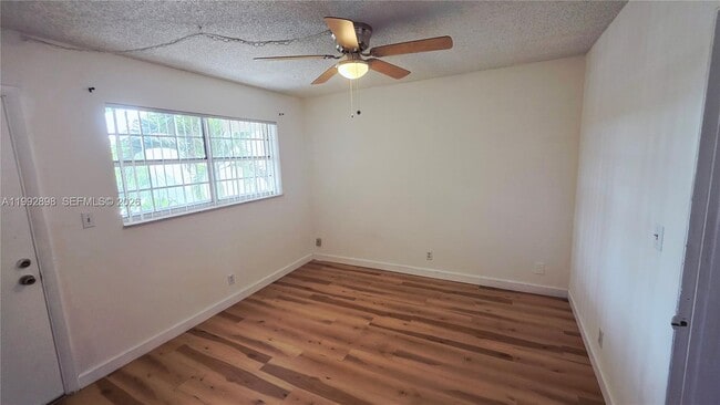 Building Photo - 650 Tennis Club Dr