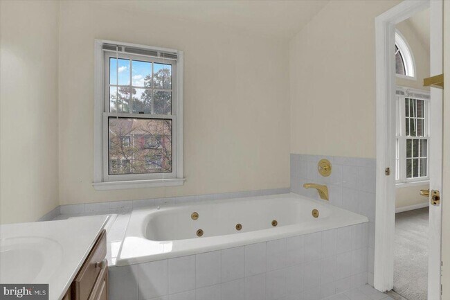 Building Photo - 2904 Oakton Crest Pl