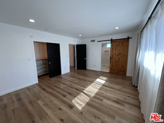 Building Photo - 13123 Magnolia Blvd