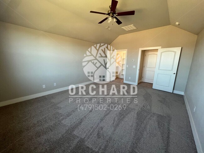 Building Photo - 1052 Morra Ave