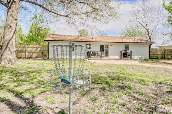 Building Photo - 1308 SE E St