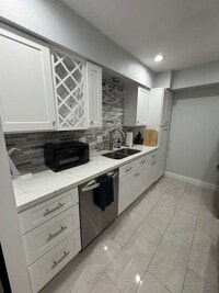 Building Photo - 355 N Post Oak Ln