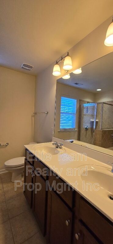 Building Photo - 11190 Bridgewater Dr