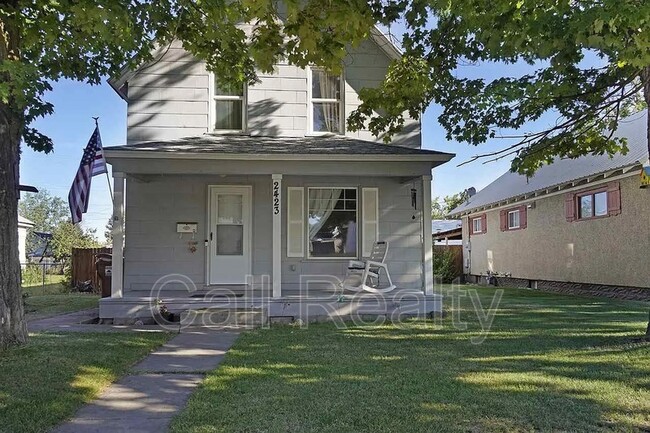 Primary Photo - 2423 E Everett Ave