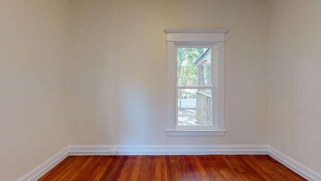 Building Photo - 252 Goffe Terrace