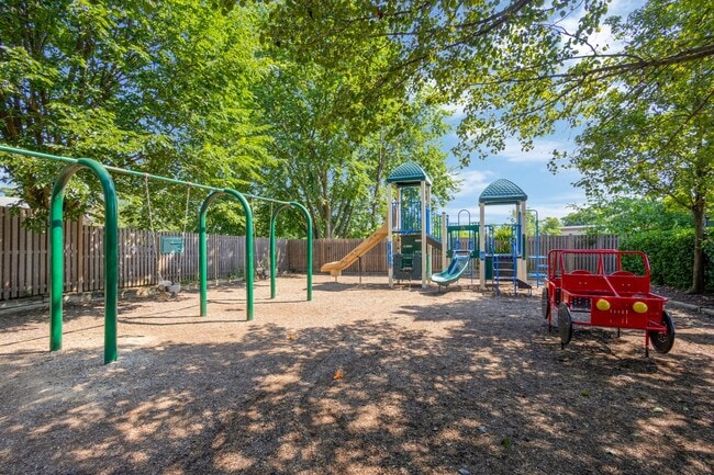 Building Photo - Fairlington 2 BR Condo for Rent!