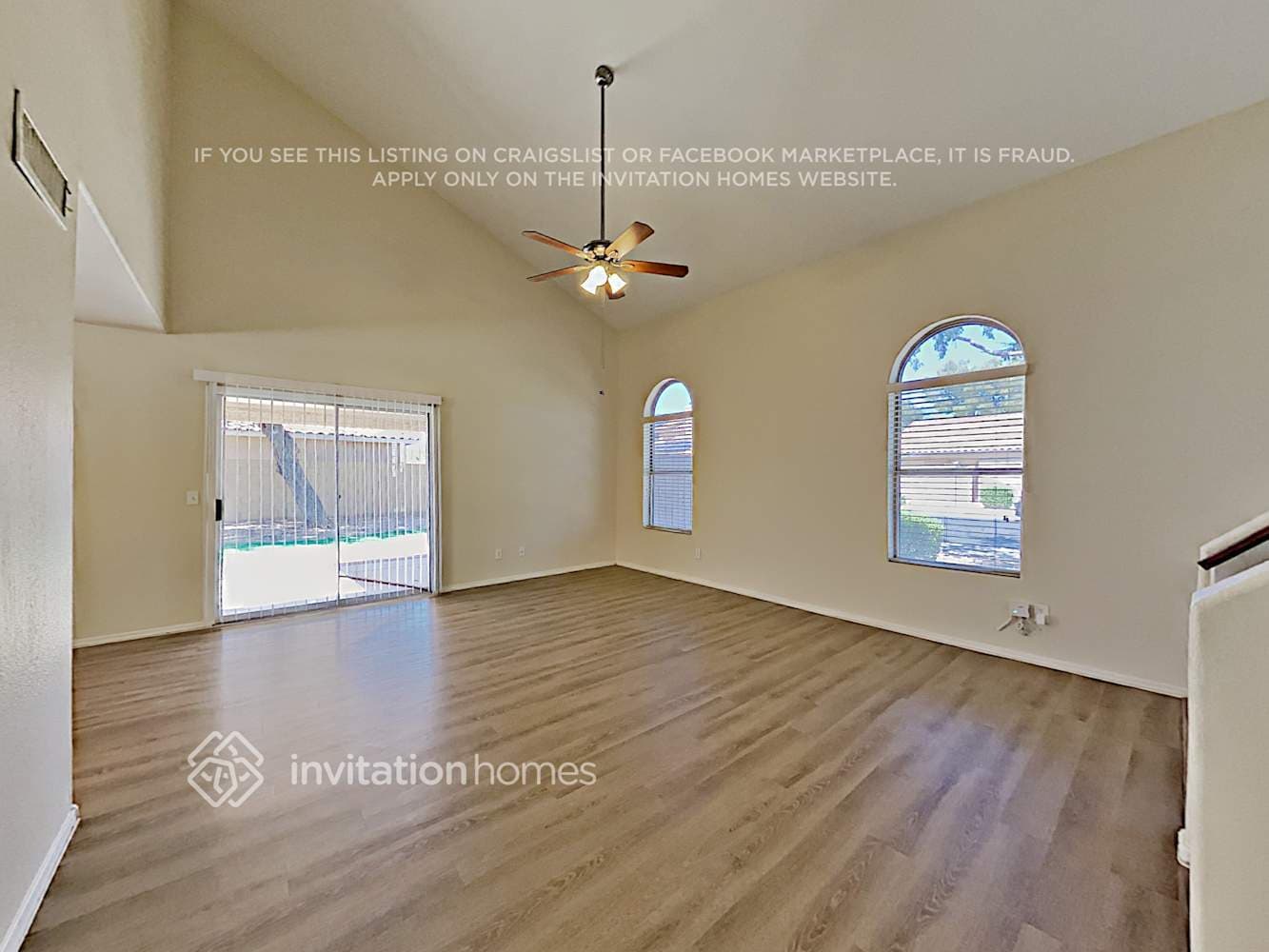 Building Photo - 8030 W Paradise Dr