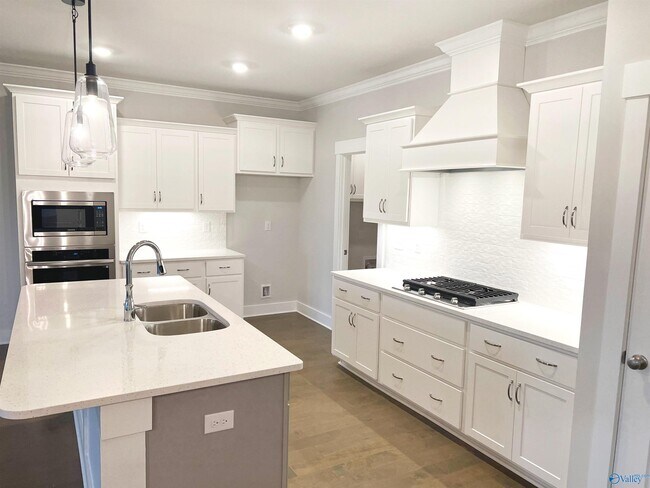 Building Photo - 142 Rugby Dr