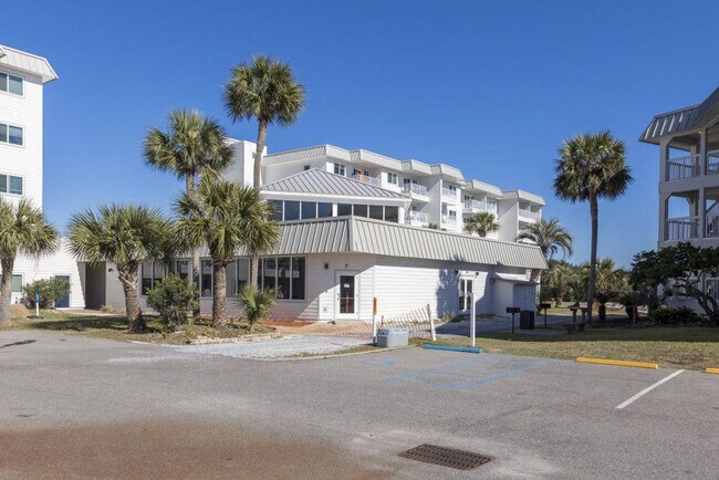 Building Photo - 400 Plantation Rd