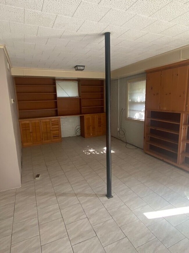 Building Photo - Renovated 3 Bedroom 3 Bath Home with Gameroom/4th Bedroom for Rent!