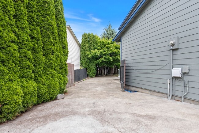 Building Photo - Beautiful Home in Winchester Hills