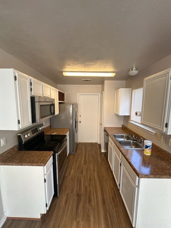 Building Photo - 2501 Windmill Dr