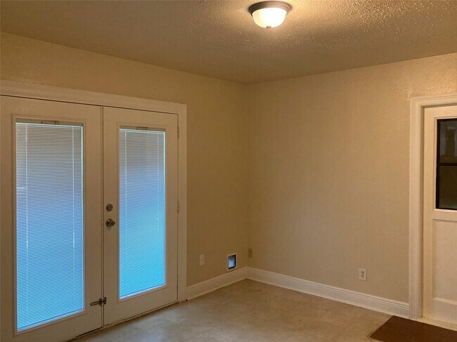 Building Photo - 1202 Dunstan Rd