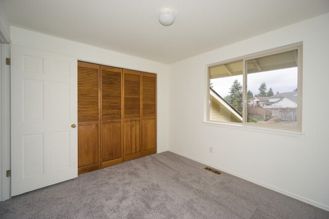 Building Photo - 15739 SE 175th Pl