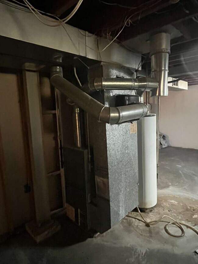 Building Photo - 9813 Lullaby Ln