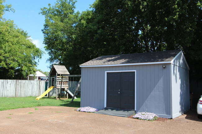 huge storage/workshop (271 SqFt) - 718 Harding Pl