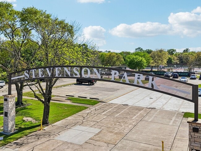 Building Photo - 64 Hideaway Dr