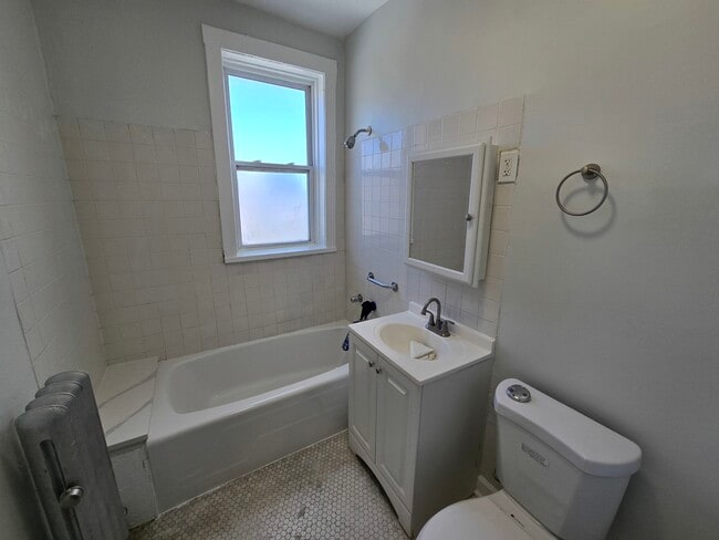 Building Photo - 3232 W Lawrence Ave